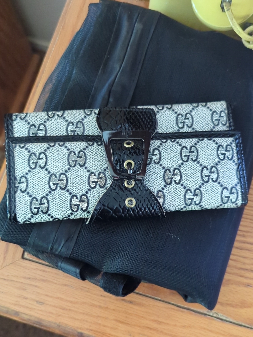 Gucci Ivory and Black GG Buckle Continental Wallet